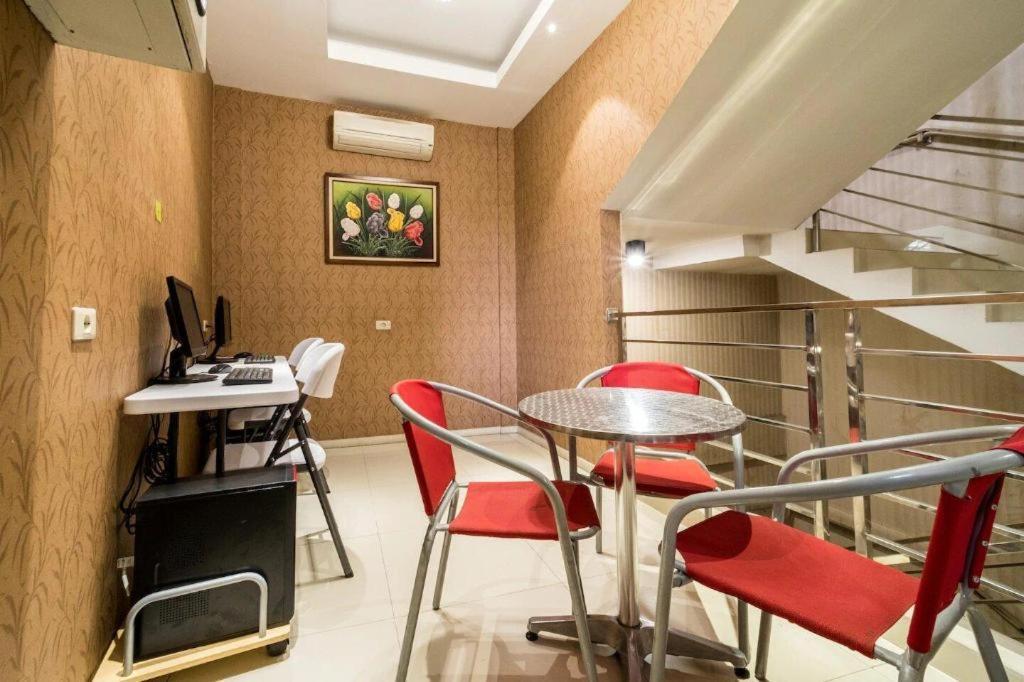 Oyo 279 Deli Homestay Медан Экстерьер фото