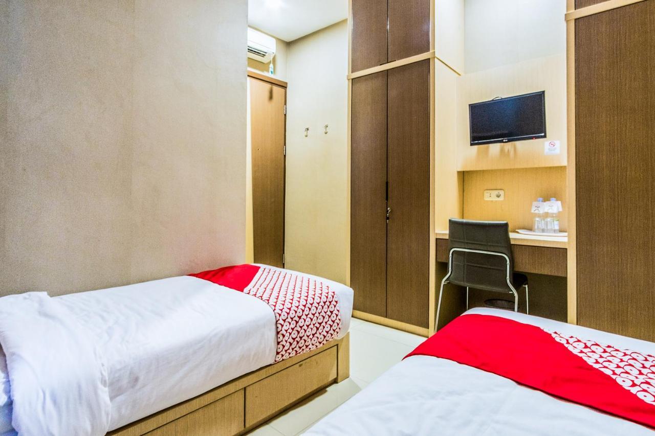 Oyo 279 Deli Homestay Медан Экстерьер фото