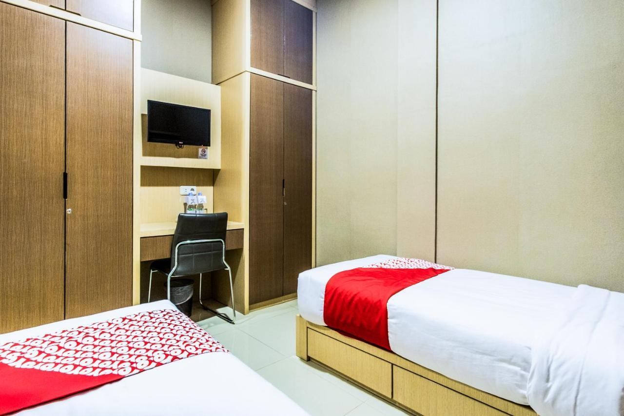 Oyo 279 Deli Homestay Медан Экстерьер фото